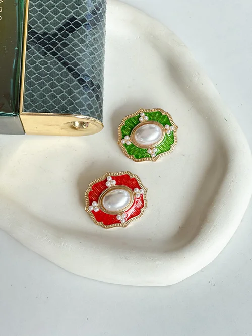 گل سینه مرواریدی طرح سلطنتی